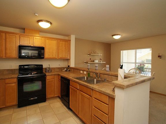 3rd image of 1698 25th Pl NE Unit 101