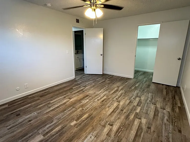 1069 Cherry Ln #C — Photo 12