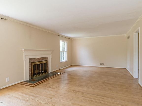 4th image of 2810 Carlyle Dr