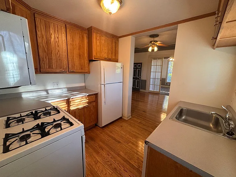 1105 1st Ave NE #2 — Photo 7