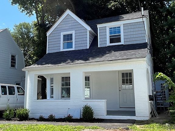 2nd image of 54 Wentworth Ave