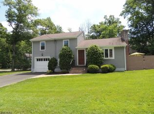 3 Burnet Hill Rd, Livingston, NJ 07039