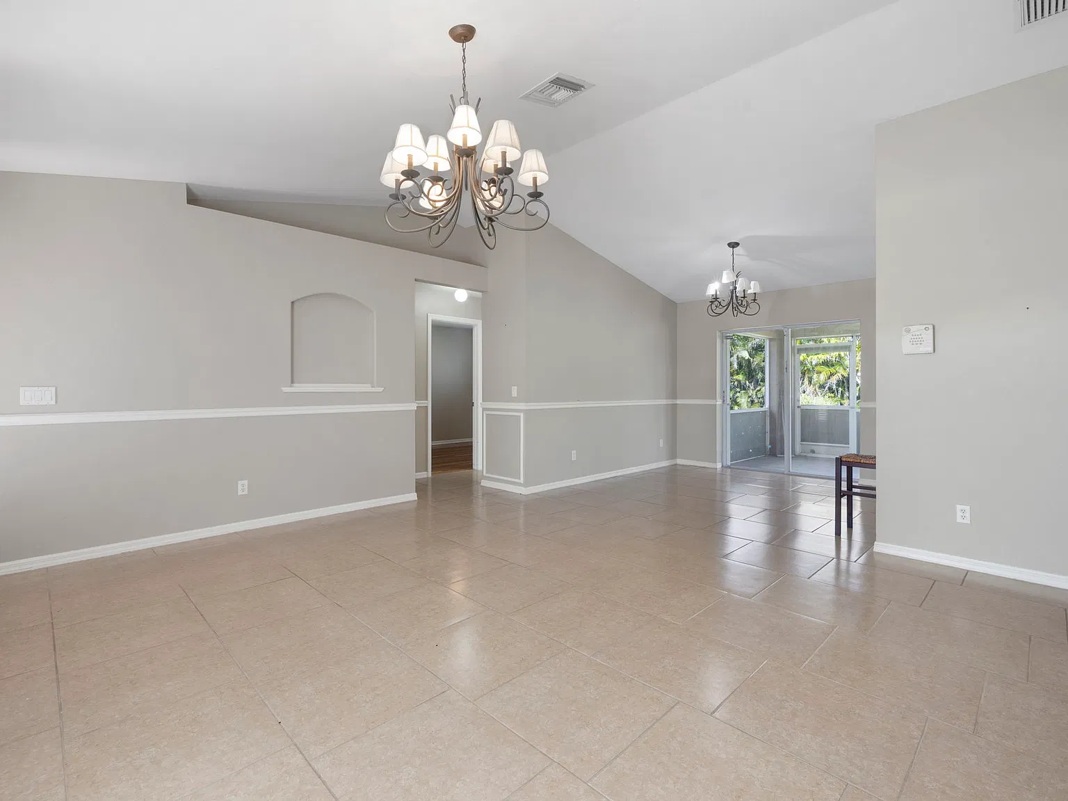 3 bed, 1205 sqft, $1,600 — Photo 2