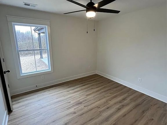 5th image of 402 Portland Blvd #A