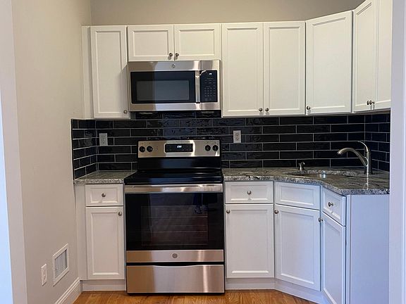 4th image of 249 Wood Ave #2