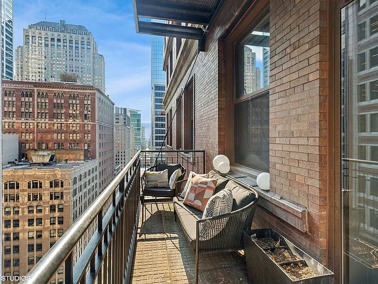 212 W Washington St #1703 — Photo 24