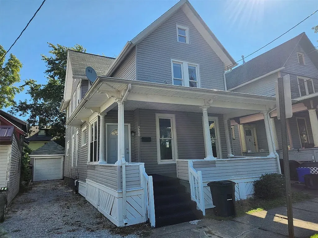 905 Walnut — Photo 1