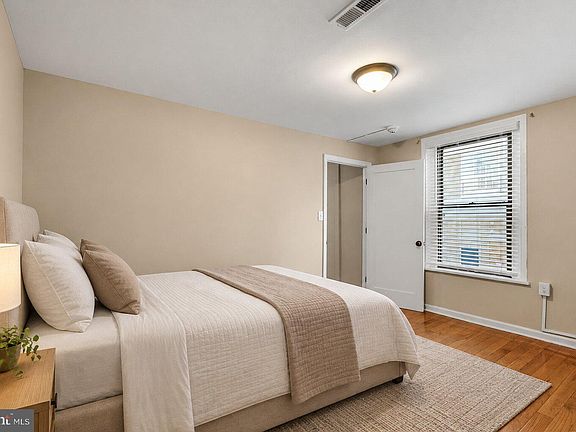 5th image of 2319 Walnut St #2