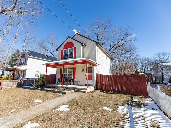 3rd image of 422 S Willow Ave