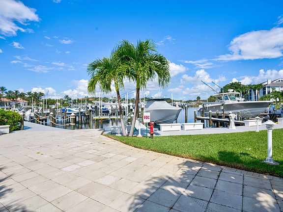 2nd image of 913 S Bay Colony Drive S #913