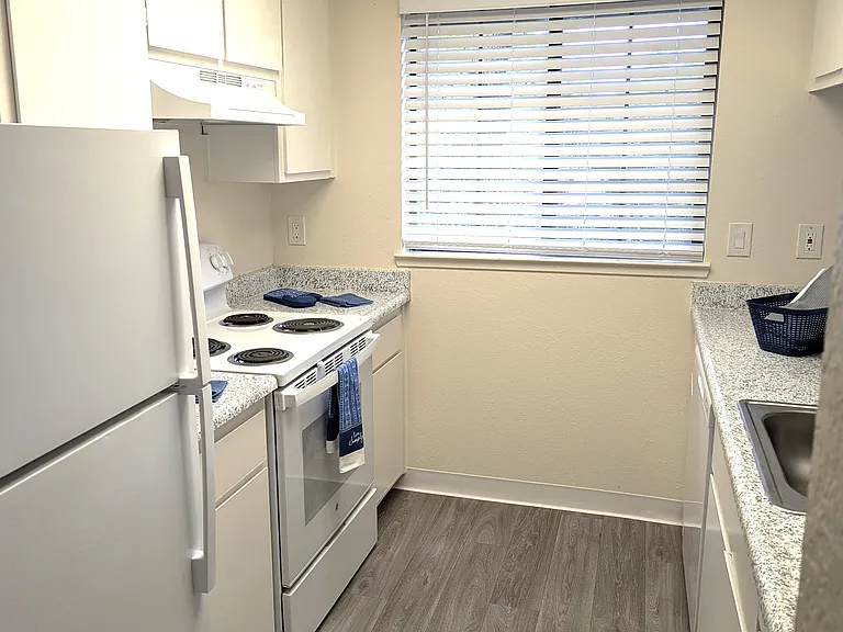 Willowcreek Apartments — Photo 3