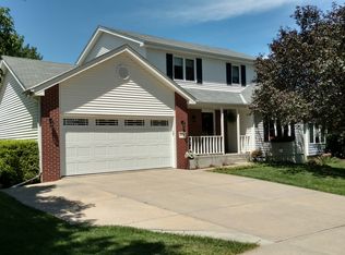 3030 Williamsburg Dr, Lincoln, NE 68516