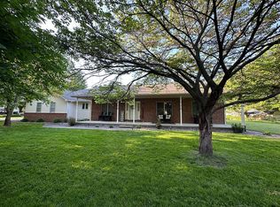 28 Hawthorn Ln, Pleasant Plains, IL 62677
