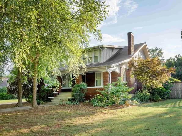 1401 Gordon Dr, Sheffield, AL 35660