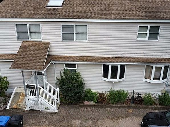 73 Manning St
