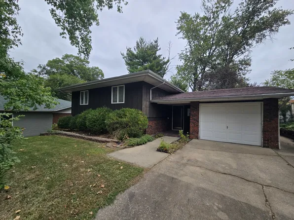 10 Westwood Dr, Mount Vernon, IL 62864
