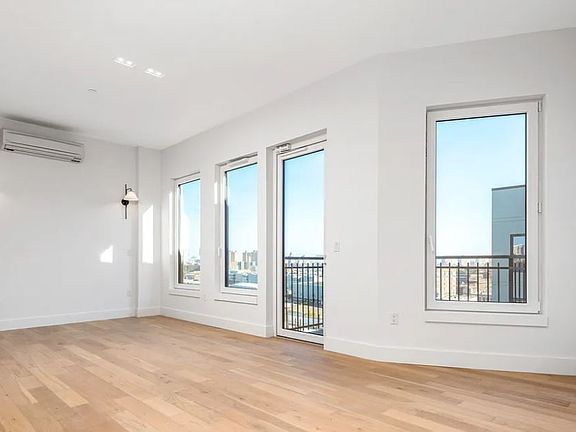2nd image of 58 Vanderbilt Ave #7E
