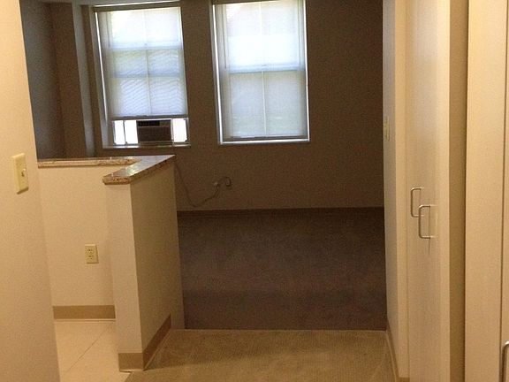 4th image of 103 9th St APT 121