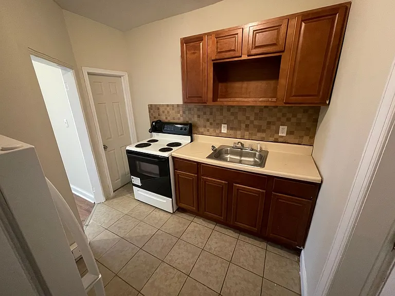 162 N Robinson St — Photo 5