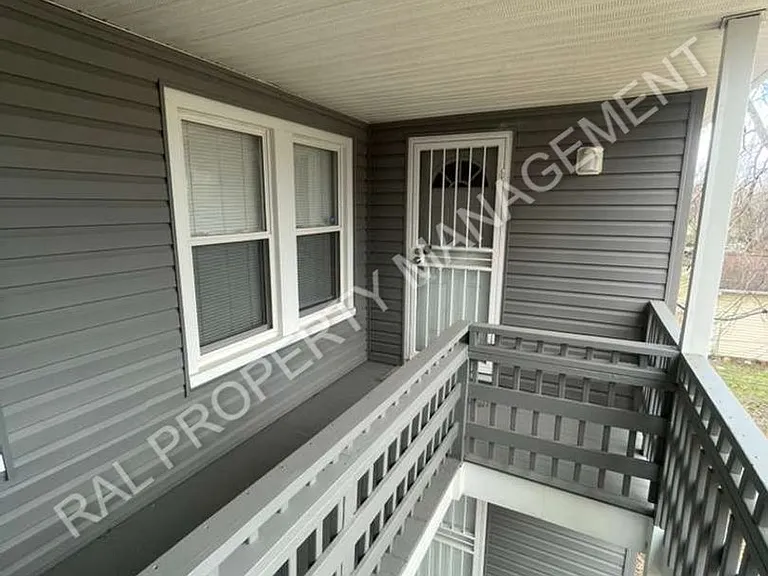 647 Eddy Rd — Photo 9