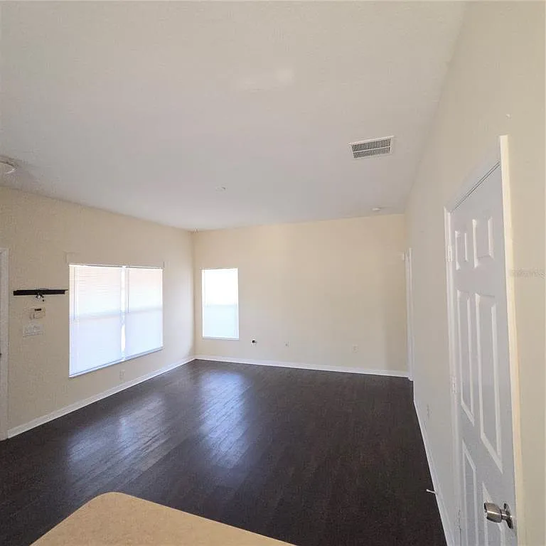 5 bed, 3.0 bath, 1624 sqft, $2,900 — Photo 4
