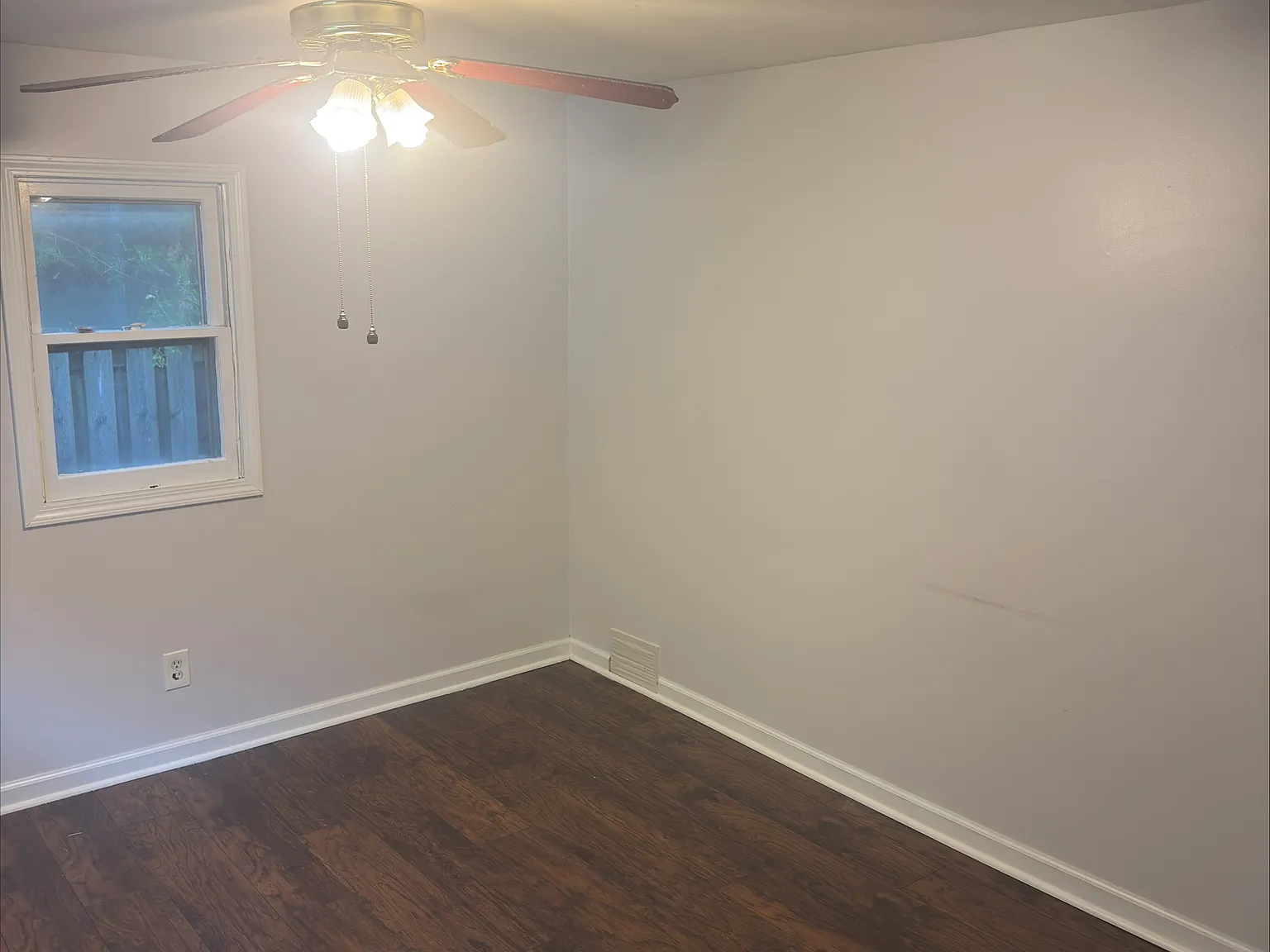 2 bed, 700 sqft, $1,550 — Photo 2