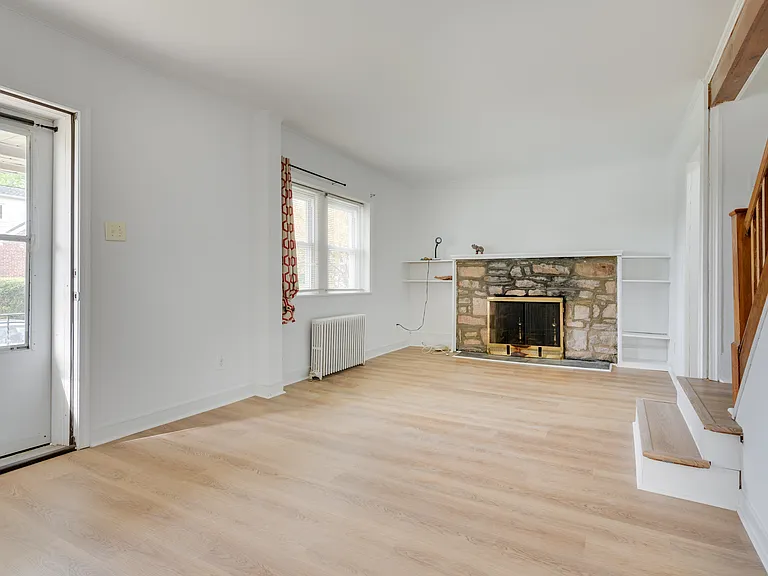 429 Manor Ave — Photo 6