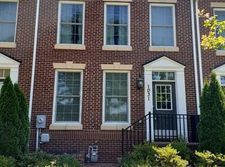 1031 N Kensington St, Arlington, VA 22205