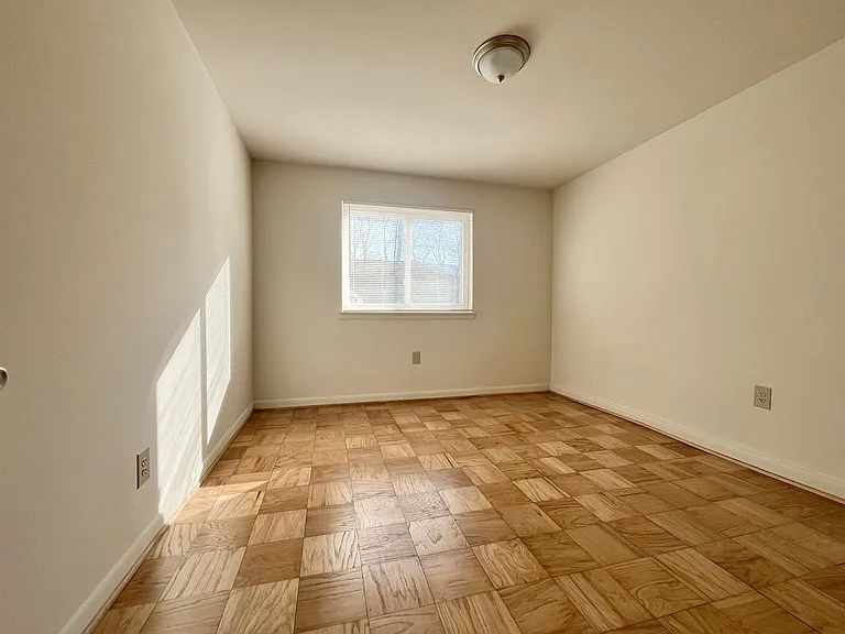 HIckory Heights Apartments — Photo 9