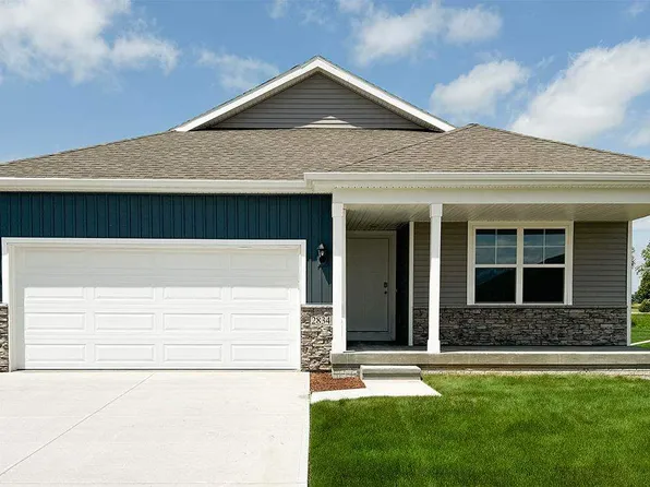 709 E Bear Dr, Tiffin, IA 52340