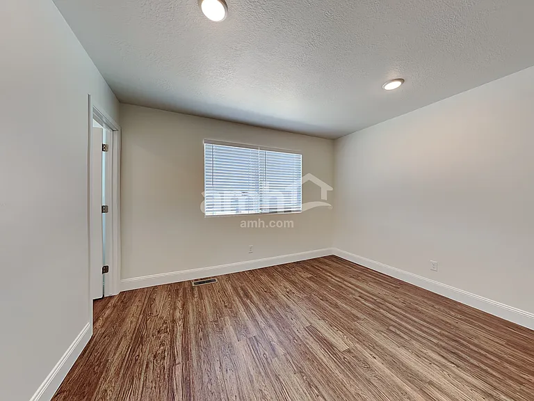 2635 W 3290 S — Photo 20