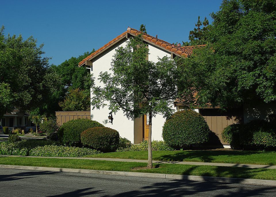 1st image of 1002 Strayer Dr