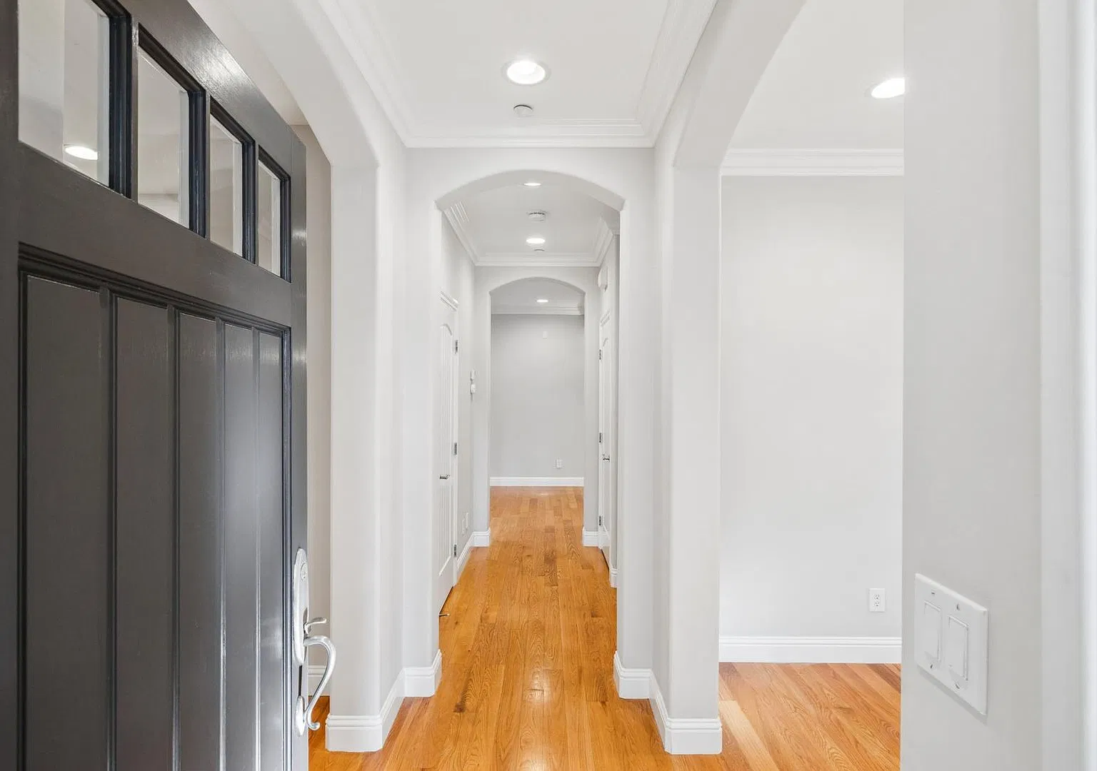 Elegant Downtown Menlo Park Residence with Timeless Architectural Detail — Photo 4
