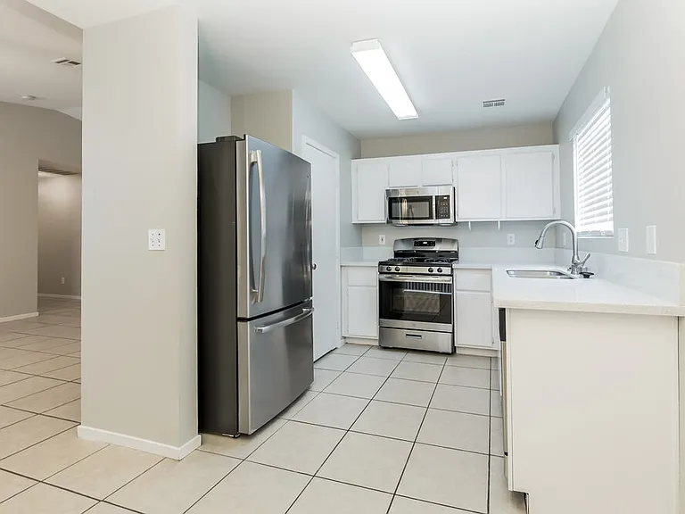 3009 Honeysuckle Ave — Photo 5