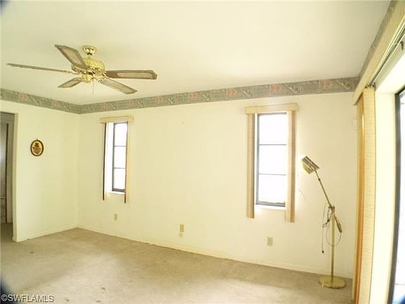 4th image of 901 SW 52nd St