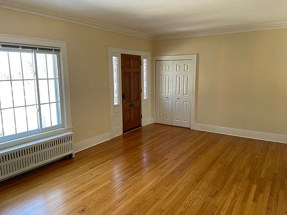 4th image of 224 Washington St #101