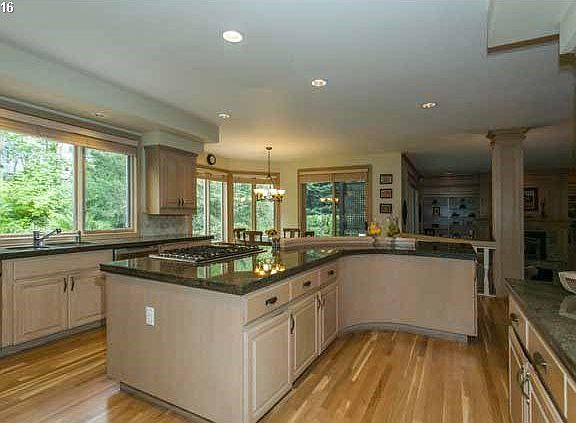 2nd image of 2027 Wellington Dr