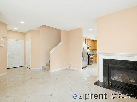5th image of 4660 Wilcox Ave