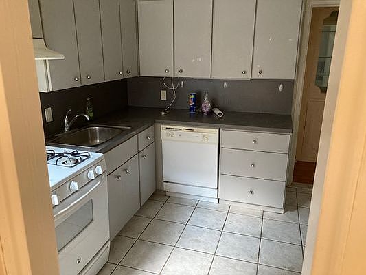 4th image of 68-64 Yellowstone Blvd #36