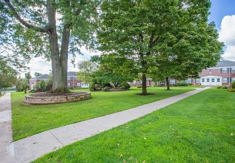 11B W Roselle Ave #11B — Photo 42
