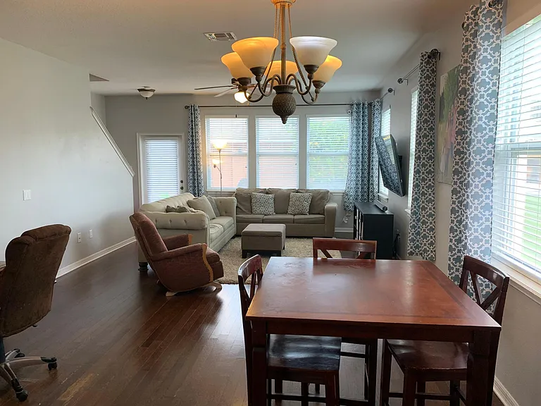 7631 Bramwell St — Photo 38