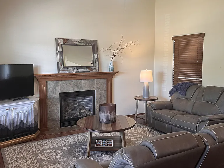 2911 W Cranberry Ave — Photo 4