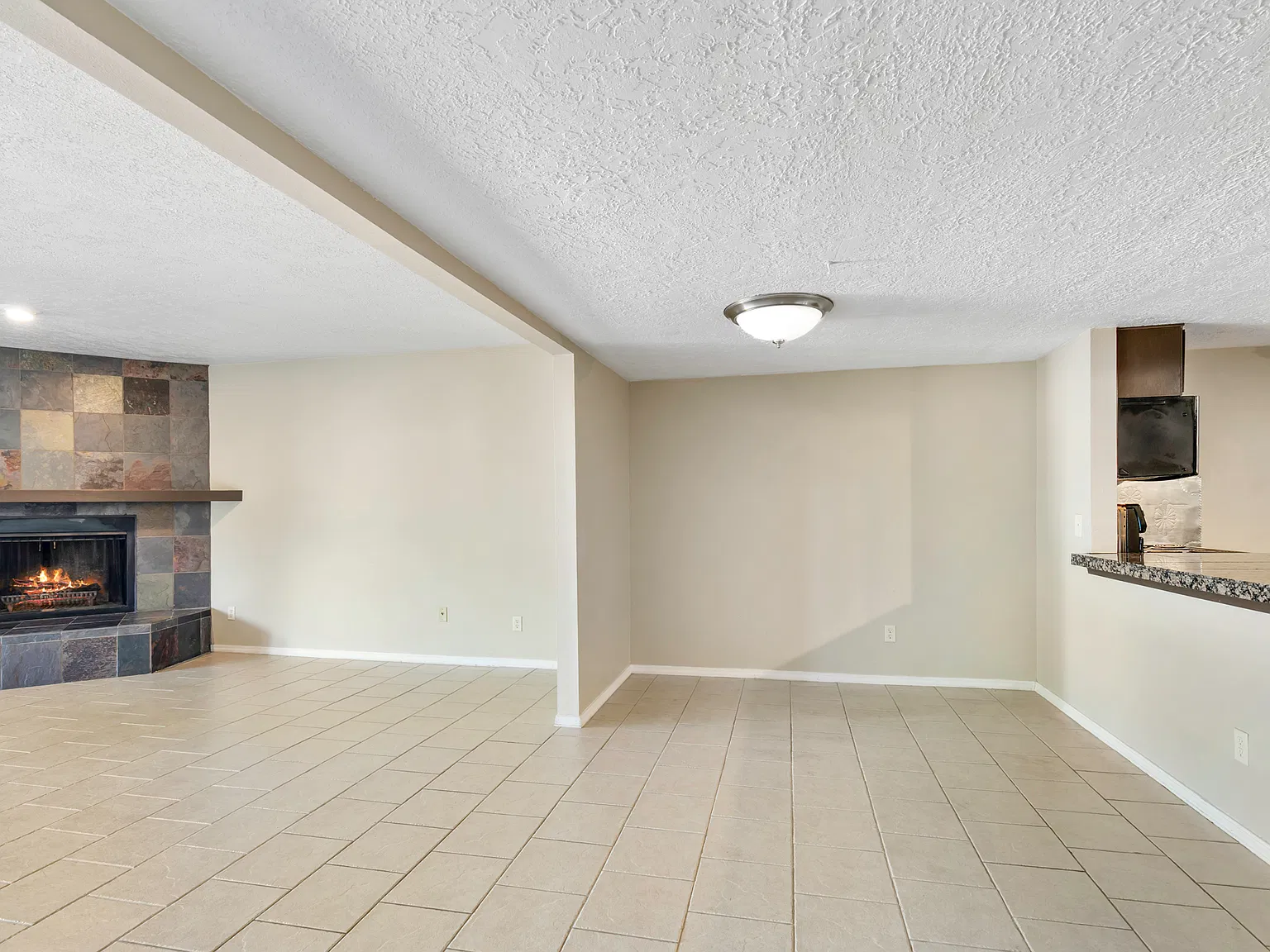 3 bed, 1608 sqft, $2,600 — Photo 4