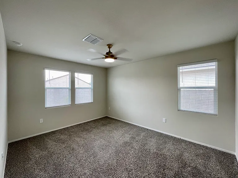 18563 W Desert Hollow Dr — Photo 12