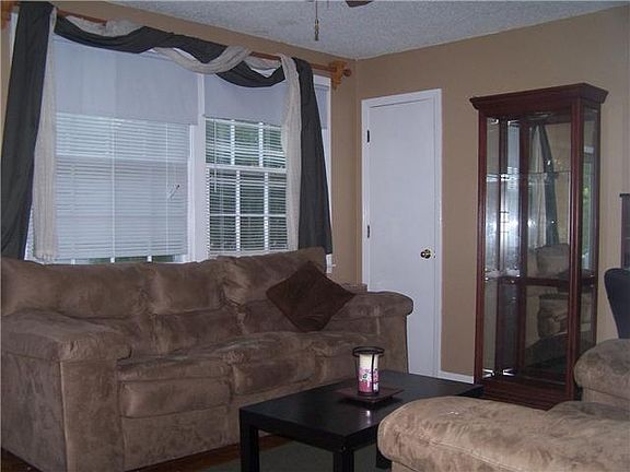 2nd image of 2824 Galesburg Dr