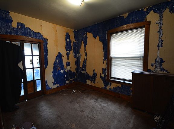 4th image of 821 N Waller Ave