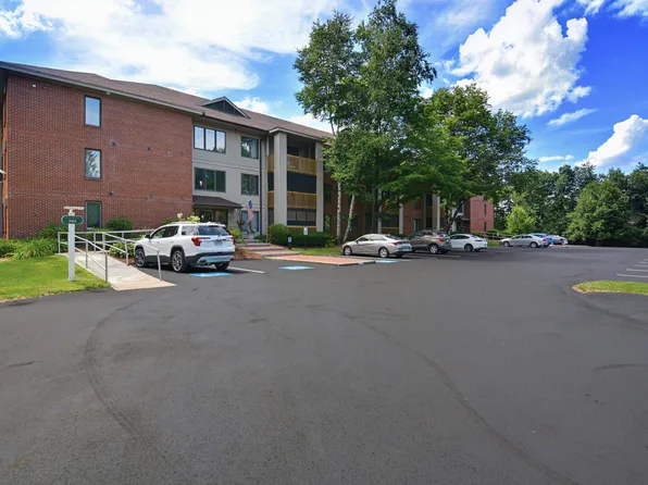 500 Candlewood Park #35, Nashua, NH 03062