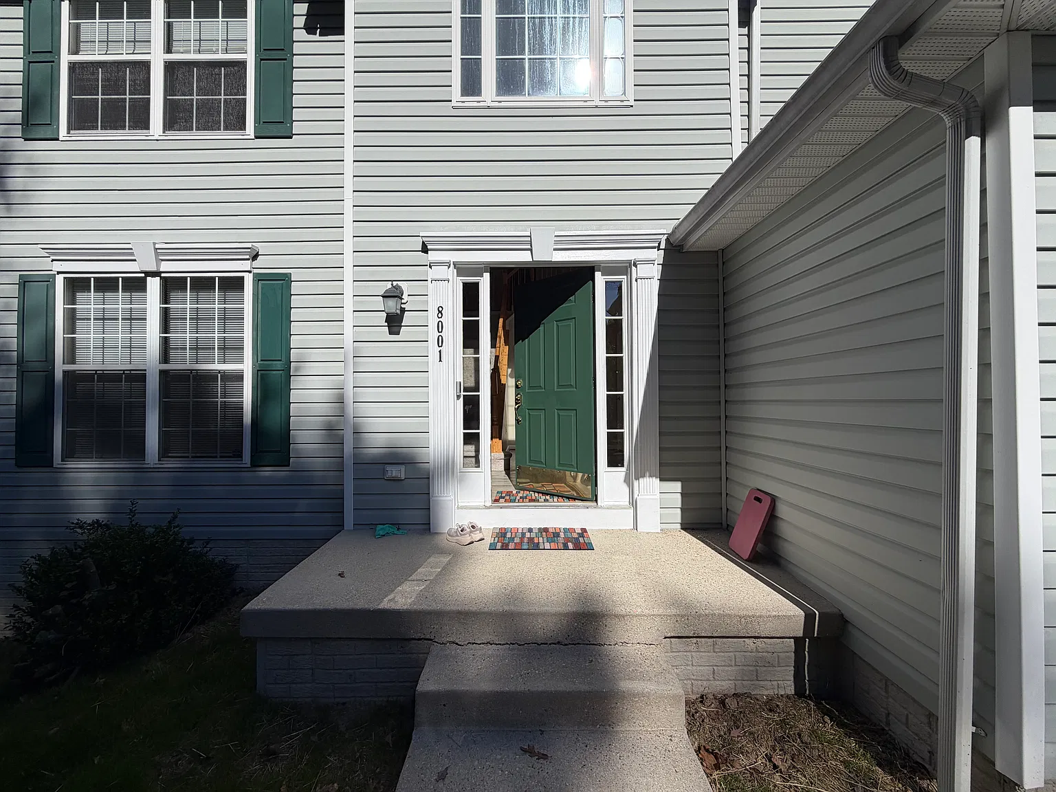 4 bed, 3.5 bath, 2564 sqft, $3,500 — Photo 2