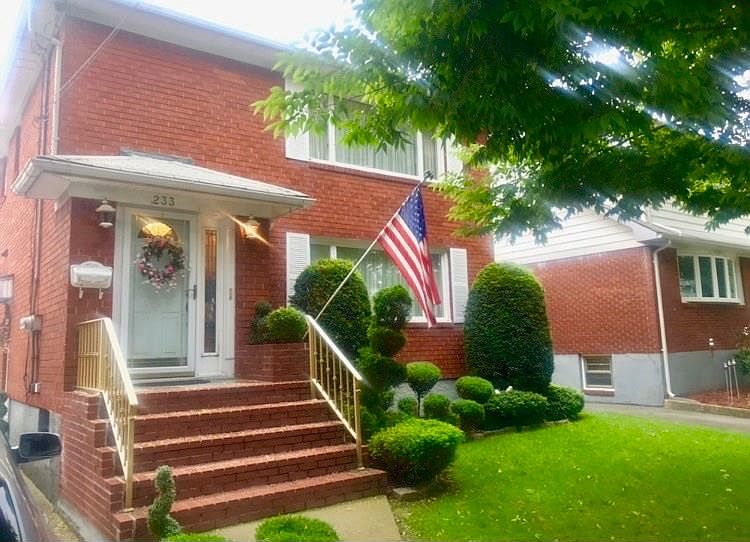 1st image of 233 Cromwell Ave