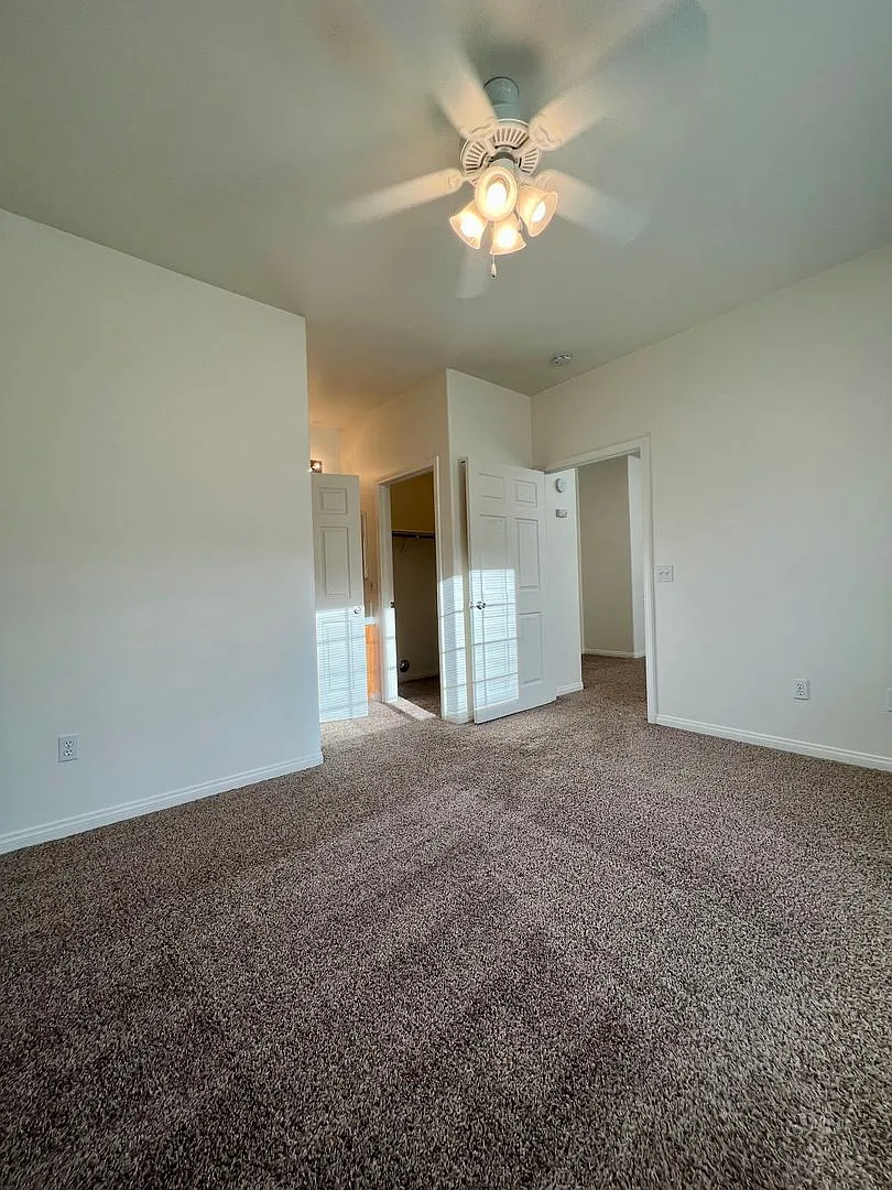 2974p -097.1- 712 Meadow Grove Ct. MG — Photo 3